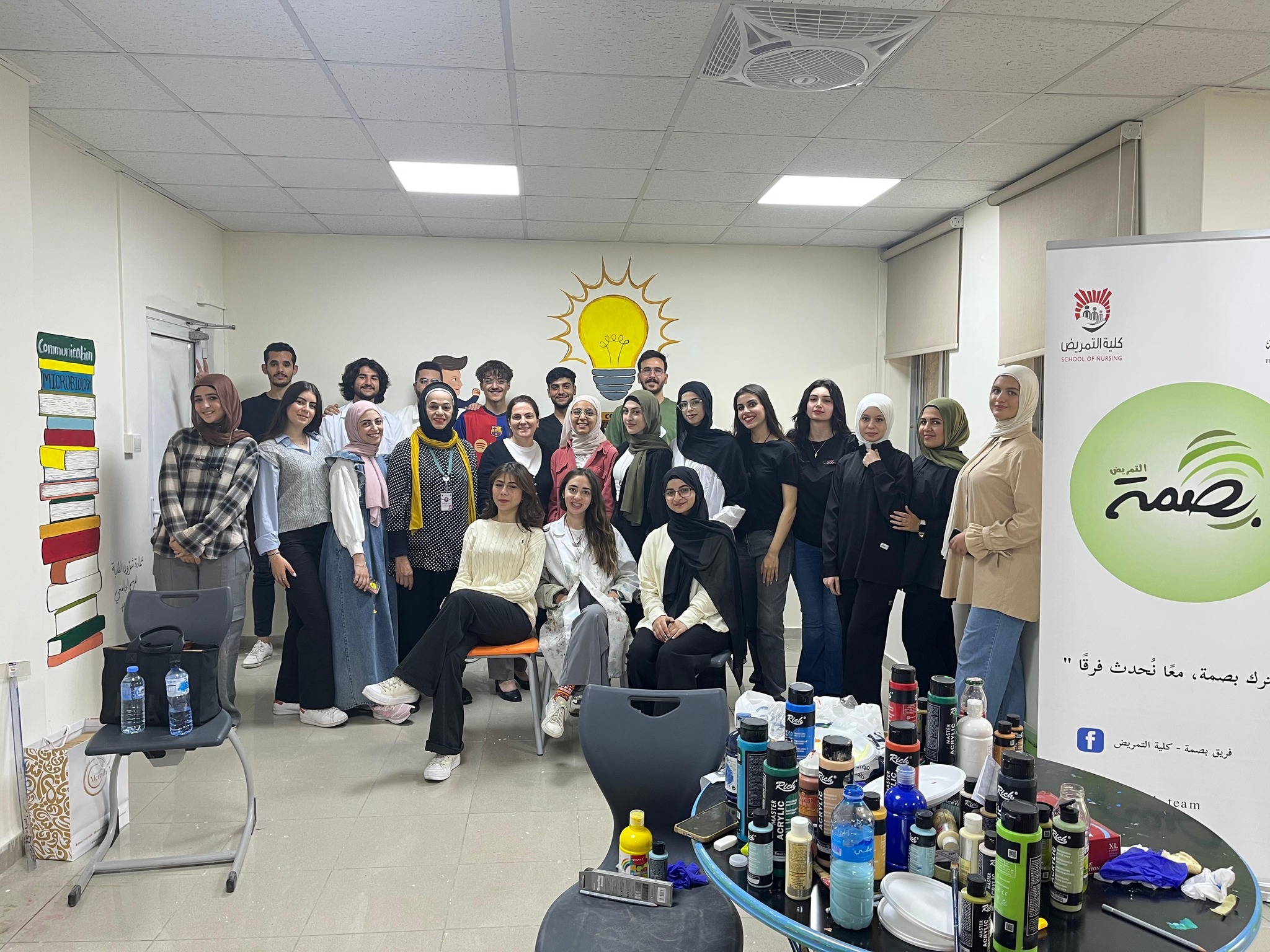 /PhotoGallery/رسم مجموعة من الجداريات داخل غرفة المطالعة في كلية التمريض.jpg